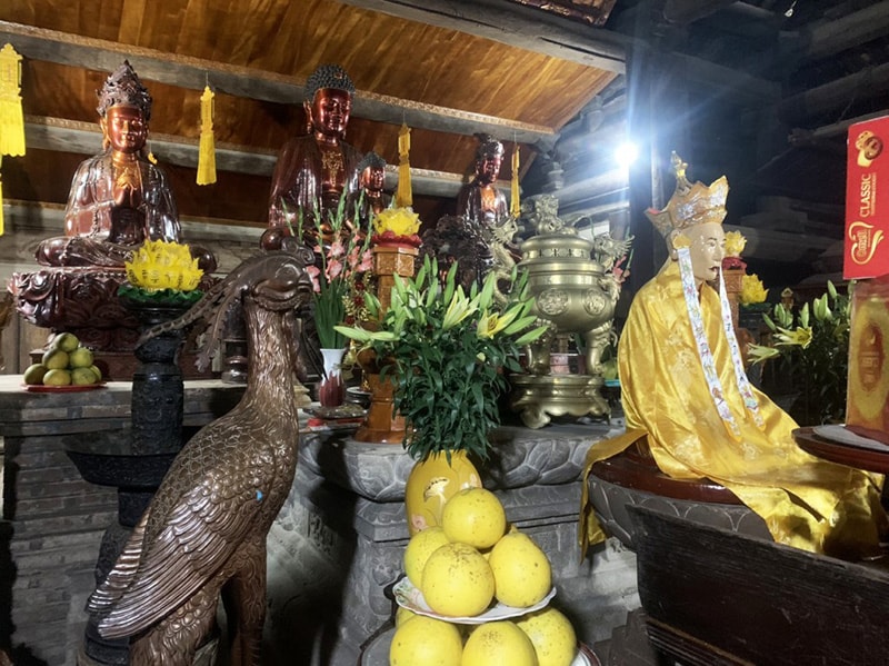 Điện Thánh là nơi thờ thiền sư Từ Đạo Hạnh